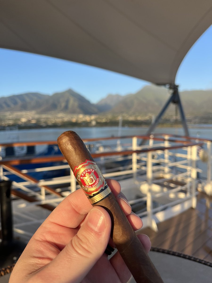 mattgilblezy's tweet photo. Not too shabby of a view for a morning cigar… #OnlyFuenteIsFuente #858Sungrown https://t.co/3Qb0ycl5v7