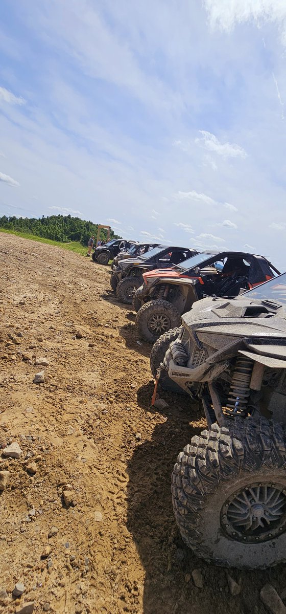 DayAshlie96125's tweet image. What a line up 💯 
#leterripadvetures 
#polarisoffroad 
#polarisrazor 
#polarisrzr
#offroad
#adventure