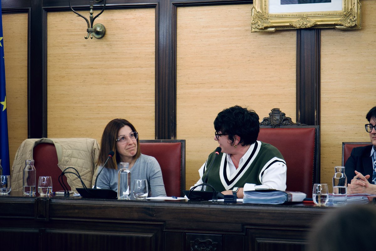 La familia socialistes de #santacoloma estarem sempre agraïts a la <a href="/abelenmjorge/">Belen Moreno</a> pel seu compromís amb la millora de la nostra ciutat. Avui la companya ha deixat la seva acta de regidora al ple ordinari en què ha rebut el suport i reconeixement dels grups municipals.