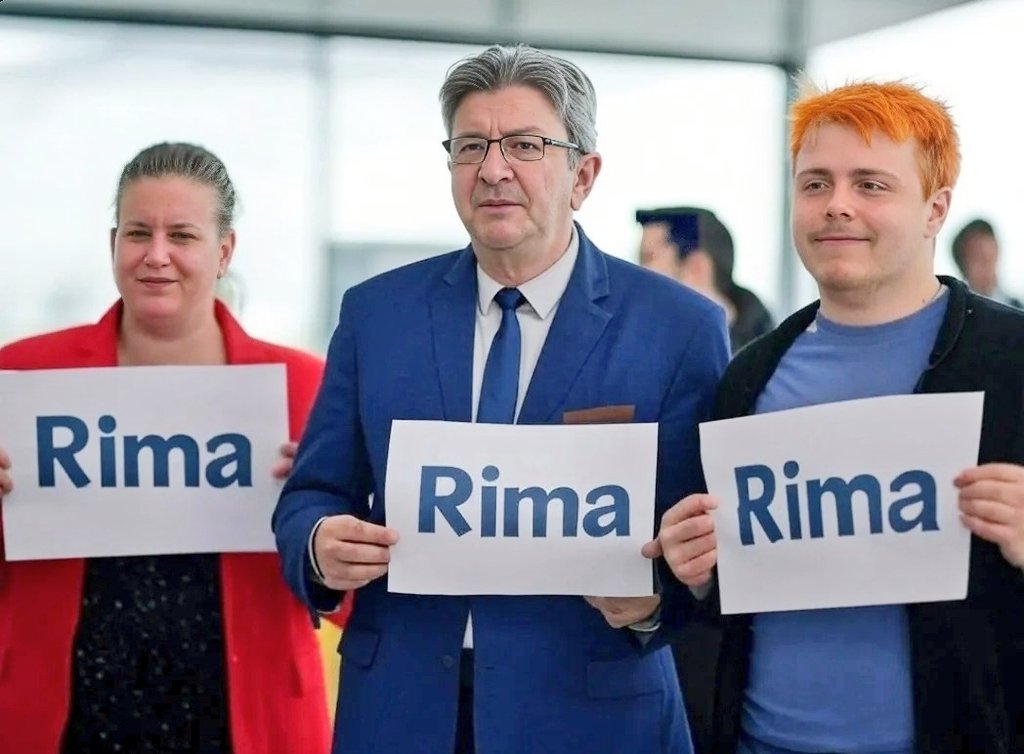 dictavenir's tweet photo. ✈️🇧🇪 | Un groupe de fans attend Rima Hassan à l’aéroport de Bruxelles. Mohamed Boyard a fait le déplacement depuis la Roumanie. https://t.co/34eq77USiv