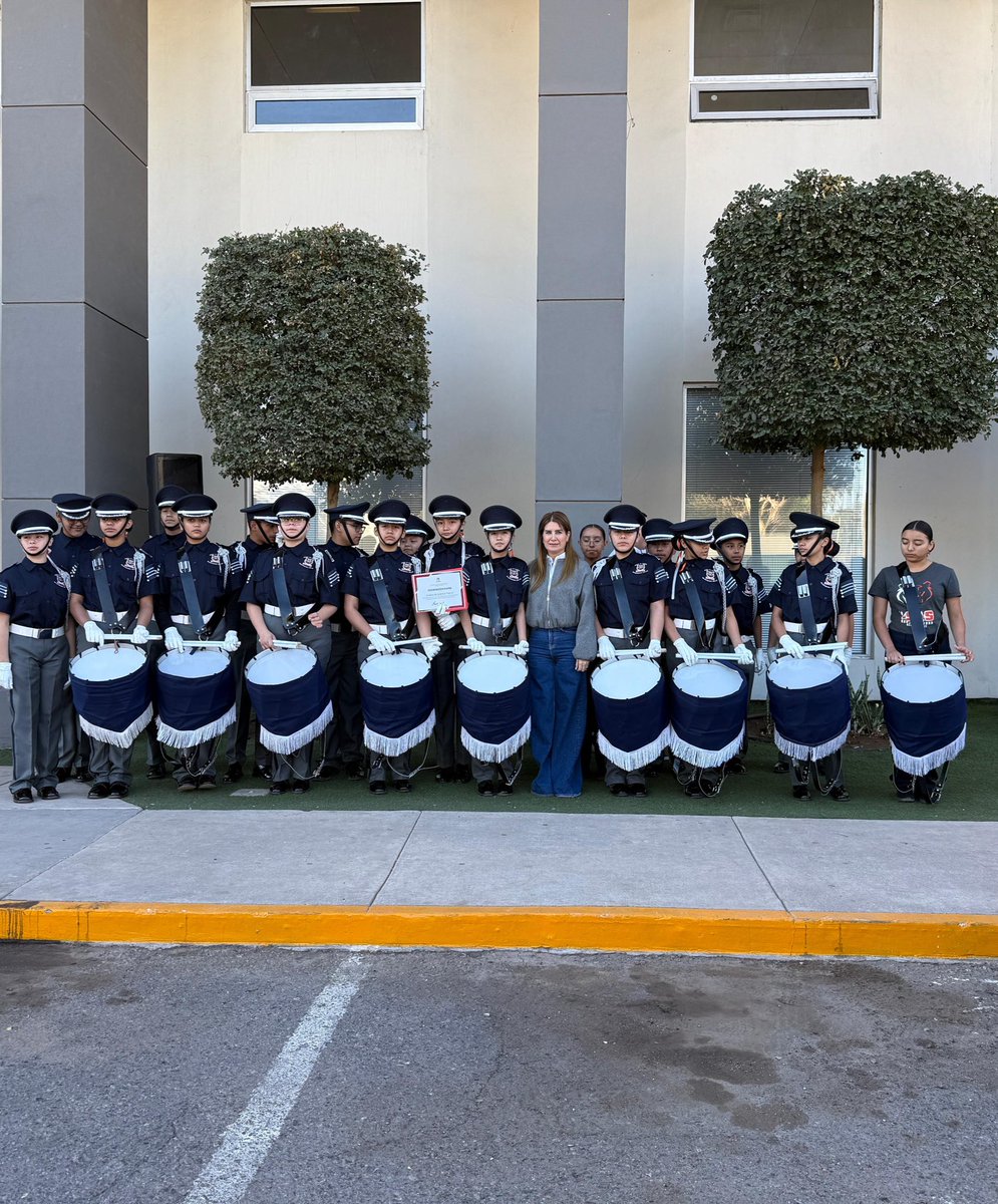 Hoy conmemoramos nuestra bandera con un emotivo acto cívico junto a la familia priista del CDE del PRI en Sonora. ¡Nuestro lábaro patrio es el máximo símbolo de unidad!

#PRIEvoluciona