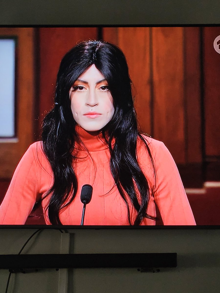 Mel72609's tweet image. Awful wig but can we all guess who her favorite artist is #JudgeJudy