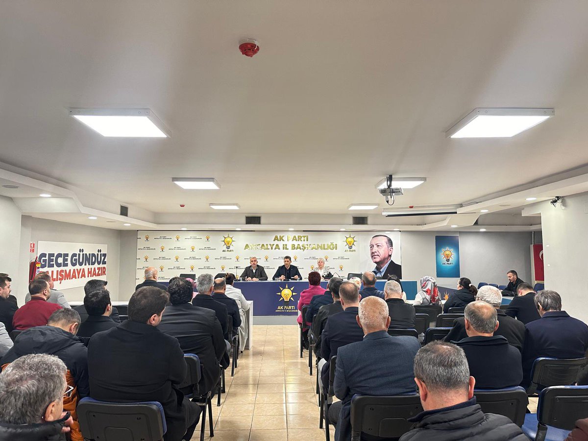 akpartiantalya7's tweet photo. Haftalık Olağan İl Yönetim Kurulu Toplantımızı gerçekleştirdik. 

@alicetin_07 https://t.co/emhYTrBuWM