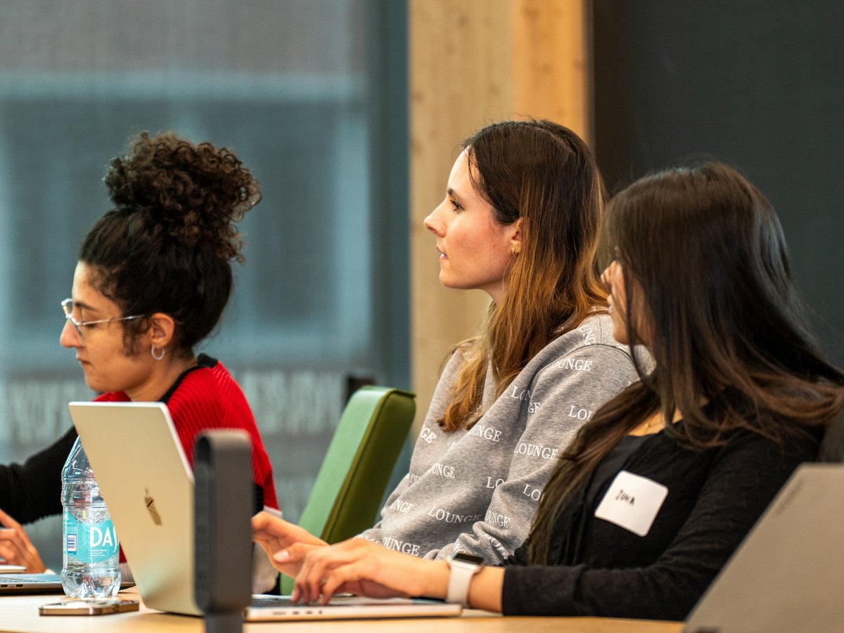 Penn Engineering AI (@pennengai) on Twitter photo <a href="/artemispng/">Artemis Panagopoulou</a> (SEAS’20, SAS’20), doctoral student in <a href="/CIS_Penn/">Penn Computer and Information Science</a>, led a workshop on vision-language models as part of the Sixth Women in Data Science Conference at Amy Gutmann Hall. Thanks to everyone who joined and participated in the workshop. #AIVision #AIImaging #WIDS <a href="/artemispng/">Artemis Panagopoulou</a> (SEAS’20, SAS’20), doctoral student in <a href="/CIS_Penn/">Penn Computer and Information Science</a>, led a workshop on vision-language models as part of the Sixth Women in Data Science Conference at Amy Gutmann Hall. Thanks to everyone who joined and participated in the workshop. #AIVision #AIImaging #WIDS