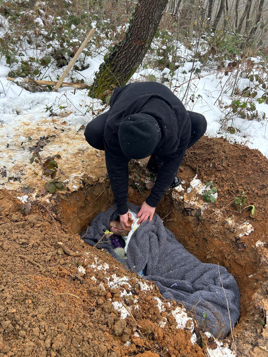İhmaliniz yüzünden kızım öldü benim. Neşesi çığlığı yarım, ağızlığı yerde, gözleri kan dolarak öldü benim kızım! Sorumlusunuz ama sorumsuzsunuz! Birlikteliğin yüzü değil, ihmalin yüzü bu! 
<a href="/SabanciHolding/">Sabancı Holding</a> <a href="/ayedasdestek/">Ayedaş Destek</a>