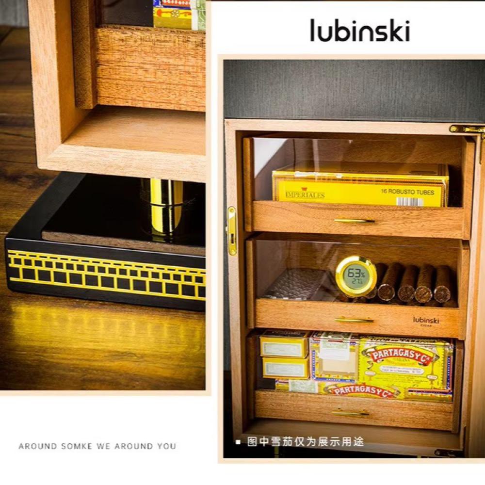 LACASASAVOR's tweet image. #هوميدور #السيجار #عالي #الجودة .
هوميدور #صندوق من #خشب الارز , #متوسطة الحجم يمكنه تخزين 90 من #السيجار , مع #مقياس #الرطوبة و قفل أمان يمنحك أفضل #تجربة #للسيجار - 10104 

#اكسبلور 
#صباح_الخير 
#الرياض 
#ترند 
#رمضان