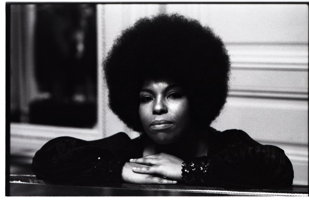 We are saddened to learn of the passing of the iconic Roberta Flack, whose voice was an extraordinary gift to the world. She joined our Atlantic label 56 years ago and brought us so much timeless, moving music over the decades.

📸: Jim Cummins