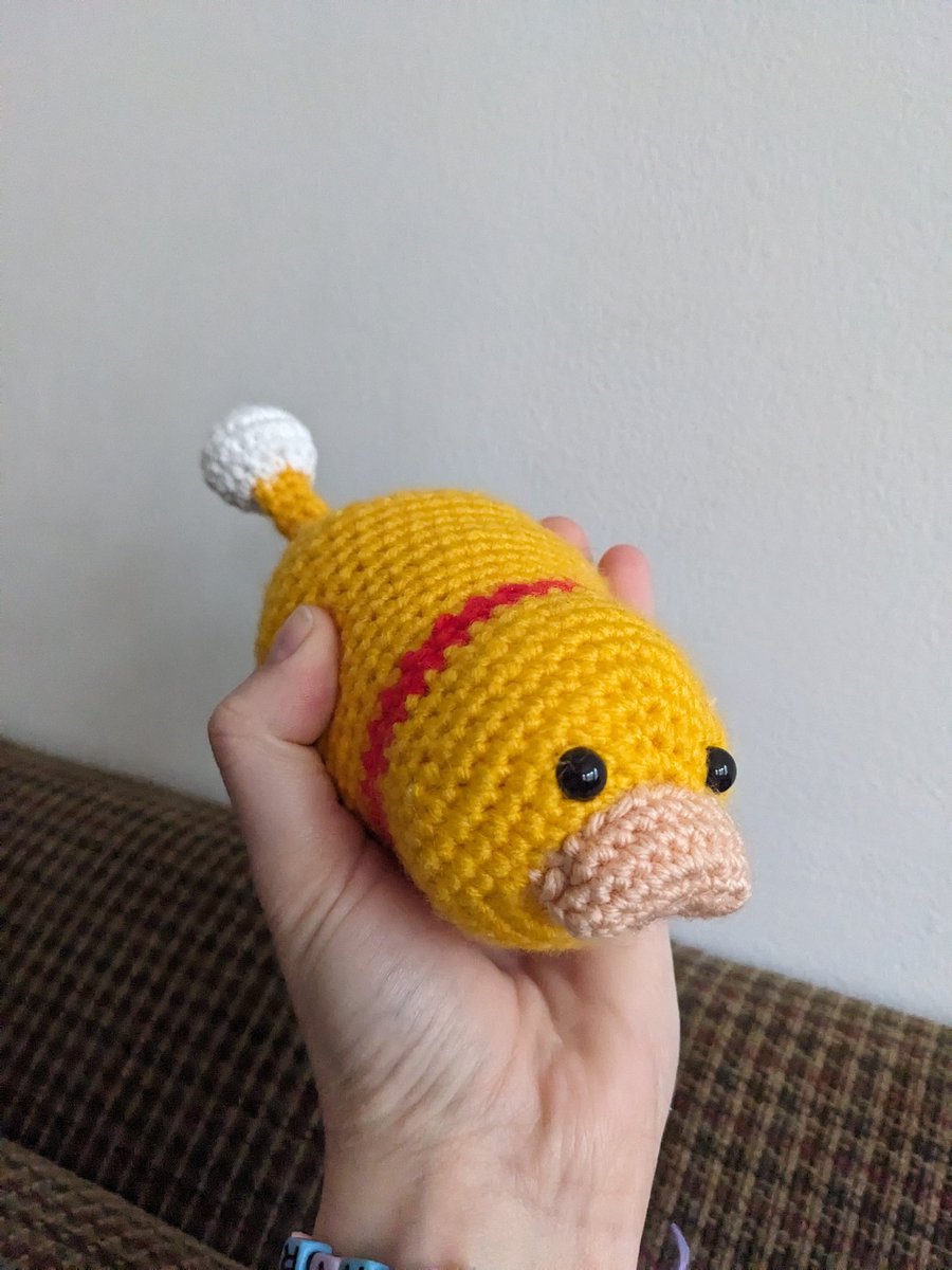 crocheting Oatchi again... I love how he looks in his larval form