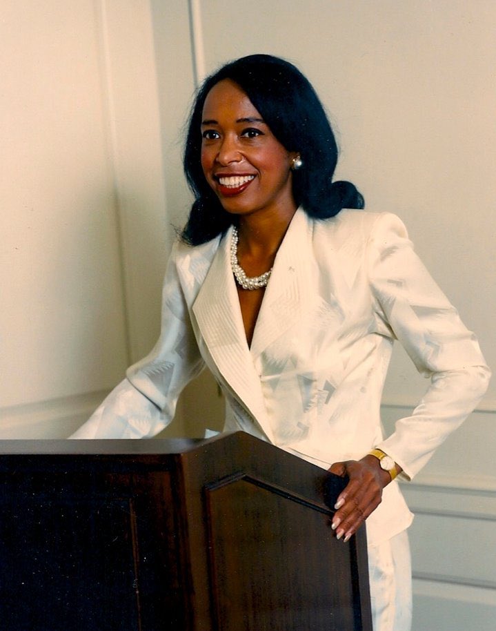 iamMauriceW's tweet image. Do you know the ABCs of Black History?
“P”

Dr. Patricia Bath invented laserphaco, a new device &amp;amp; technique that uses lasers to remove cataracts. 

Her invention performed all steps of cataract removal.  Bath is the 1st  Black Woman physician to receive a medical patent!
