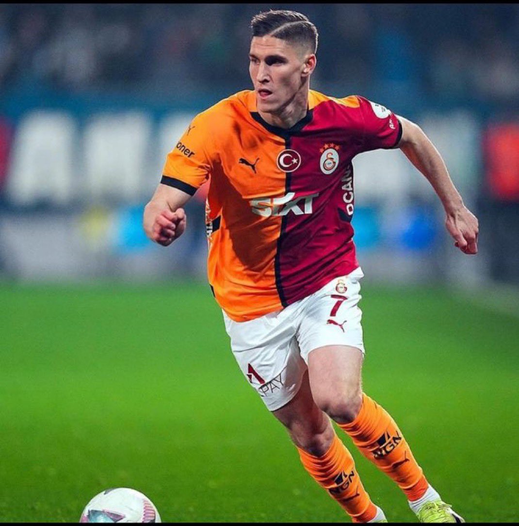 Sallai’nin ne oynadığı konusunda bir fikri olan var mı?