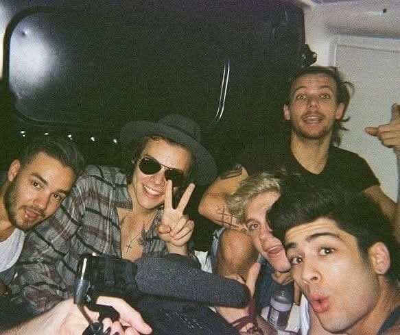 PhickNewmers's tweet image. Pic that you can " hear " 💋
#larryproof #larry #larries #afterkiss