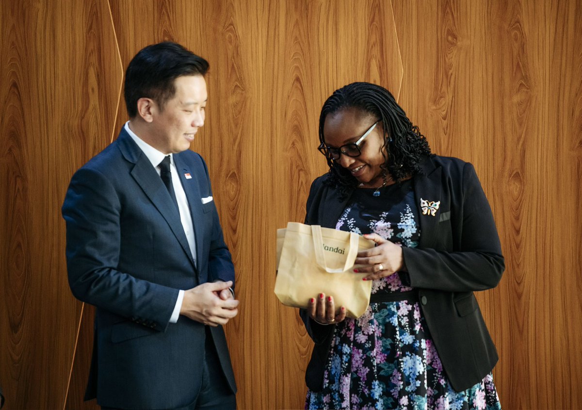EnvironmentRw's tweet photo. At the sidelines of @inclusIFF in Kigali, Minister @Dr_Uwamariya met with Singapore State Minister for Trade and industry @alvinshtan. 

They discussed ways to strengthen bilateral cooperation in areas of mutual interest linked to green growth and climate resilience. https://t.co/9lCLjBPvm7