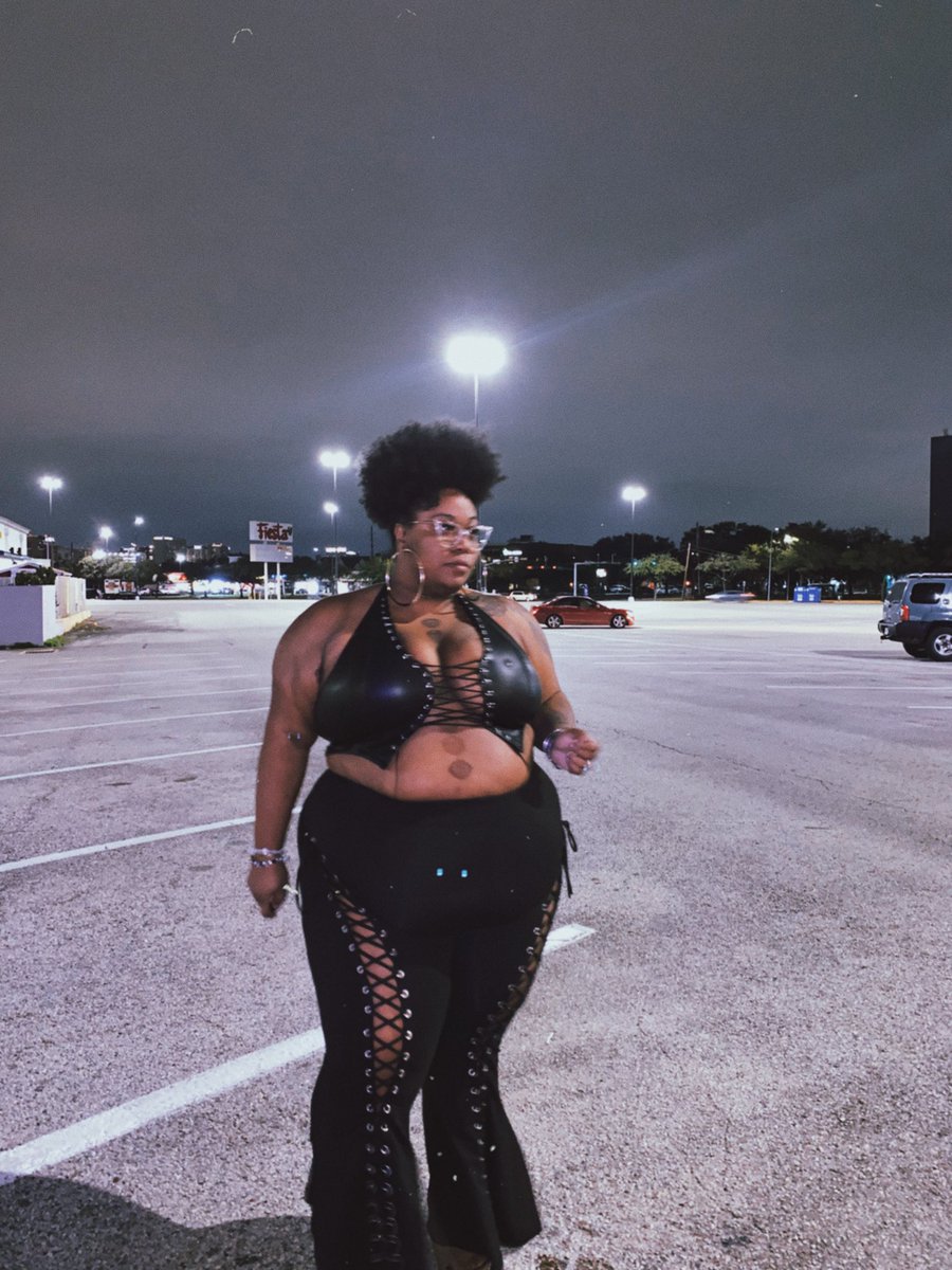 honeybeafree's tweet photo. all hail the dark feminine 🖤 https://t.co/XMRVDyCCIe
