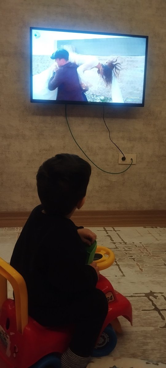 Uzak şehir izleyen oğlum #uzakşehir