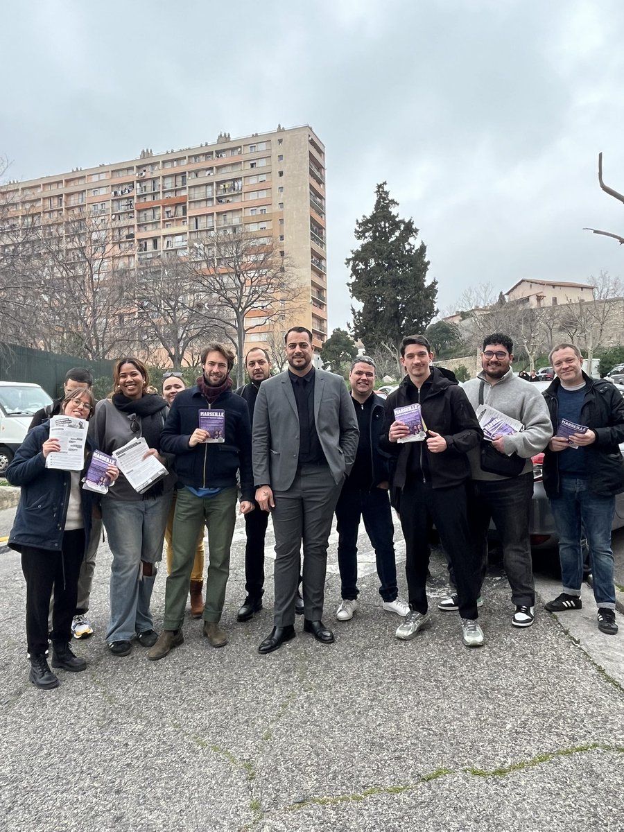 Ce soir, porte à porte avec des militant-e-s FI à Campagne l’Evêque dans le 15eme à Marseille, où 2 bâtiments vont être complètement détruits, pour informer les habitants sur leurs droits face à l’ANRU. Bravo aux militant-e-s ! ✊🏽