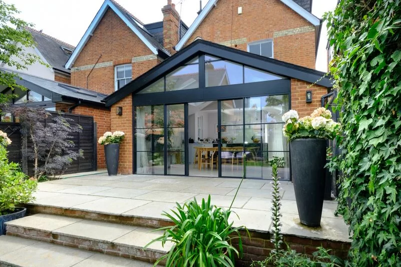 SiegerSystems's tweet photo. Steel-Look Aluminium Sliding Doors for a Surrey Home

This single-storey extension in Surrey features our Sieger Slim Sliding Doors with aluminium glazing bars for a refined Art Deco aesthetic. 

To get this case study, visit our website! https://t.co/F73iTK7RSJ