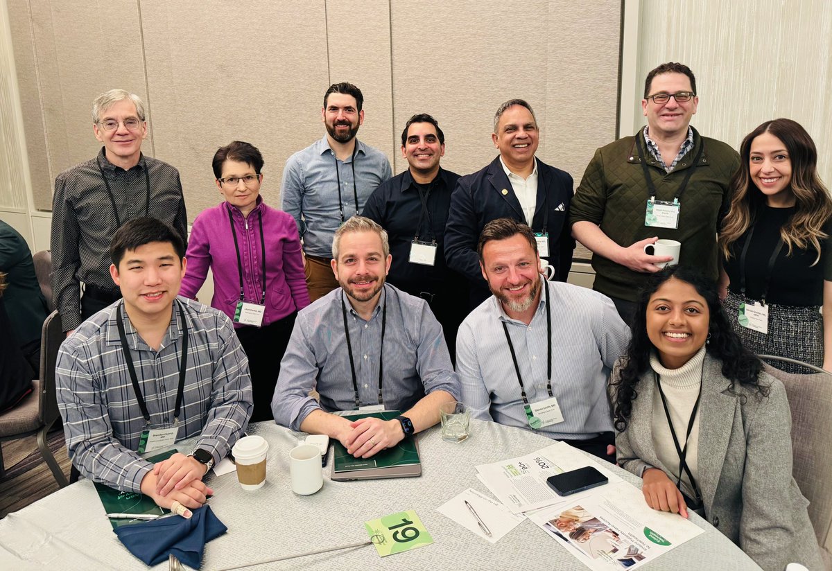 An awesome New York crew at Neurology on the Hill! #NOH25 #AANAdvocacy #NewYorkOrNowhere 🍎