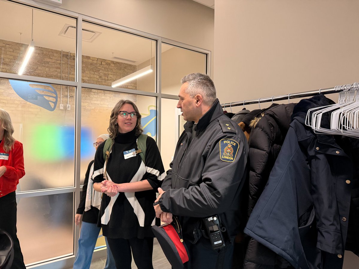 London Police Service members were thrilled to join Youth Opportunities Unlimited and the #LdnOnt community for the Mosaic Reveal &amp; Grand Opening of Joan’s Place this morning! 👏

Our team, alongside many others, contributed to the beautiful mural now proudly displayed on the