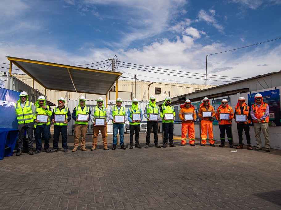 Ultraport_Chile's tweet image. 🚢✨ ¡Gran noticia para el desarrollo portuario! #UltraportArica y TPA inauguran el Centro de Formación Interna Portuario (CFIP), un espacio innovador que impulsa el crecimiento de sus colaboradores y colaboradoras. 💡💪

#Innovación #DesarrolloProfesional #Seguridad