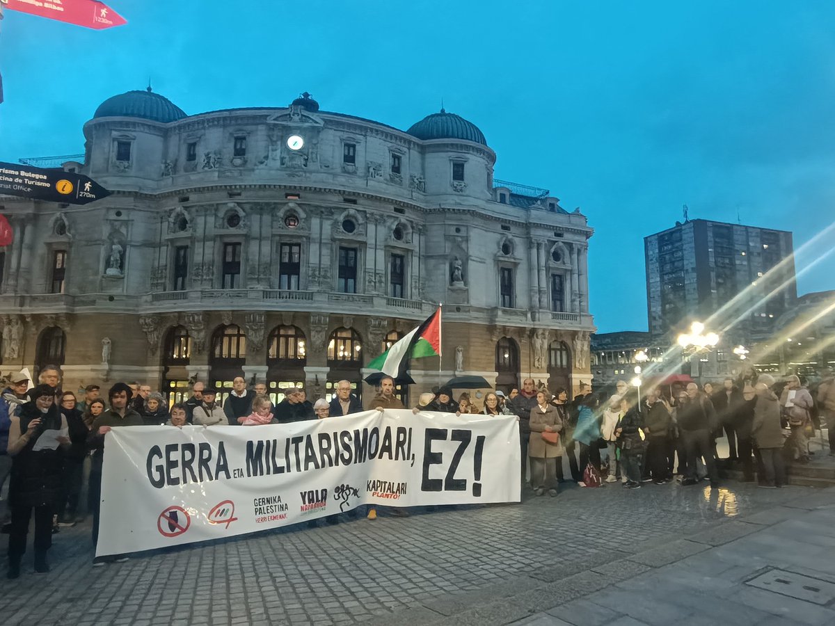 Gerren eta militarismoaren aurkako elkarretaratzea #Bilbon 
<a href="/Kpitalariplanto/">Euskal Herriak kapitalari planto!</a> 
<a href="/Gerrarikez/">GerrarikEZ</a> 
<a href="/EskubideenKarta/">EHko Eskubide Sozialen Karta</a> 
<a href="/oeebizkaia/">Ongi Etorri Errefuxiatuak Bizkaia</a> 
<a href="/GerPalesti2023/">Gernika-Palestina Herri Ekimena</a>