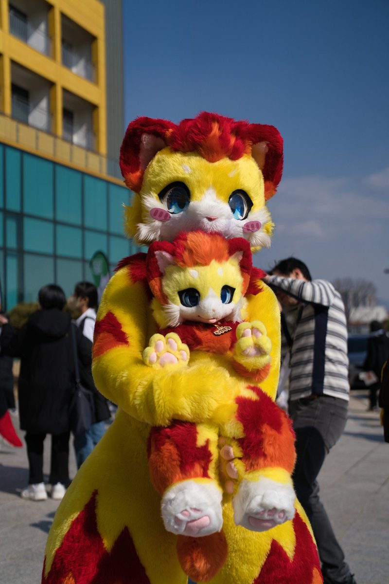 볼때마다 완전 똑 닮아서 신기함 ㅎㅎ
#FurryJoA2025 #FurryJoA
