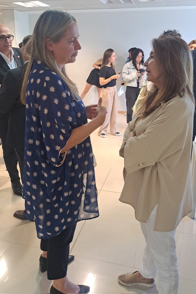 baskovcmariabel's tweet photo. Junto a la Defensora de los Derechos de Niñas, Niños y Adolescentes Dra. Marisa Graham nos informamos sobre las recomendaciones que formula la Defensoría para garantizar la protección de Derechos en temáticas vinculadas con los  entornos digitales y padecimientos mentales. https://t.co/Lli2GucnoY