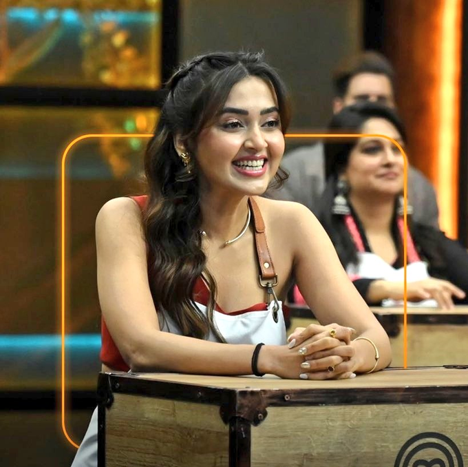TrueBTCcalls's tweet photo. "Tejuโs dish in the top twoโhow amazing is that?! ๐๐ป Farah Mam loved it so much she asked for the recipe, and those chef kisses were the cherry on top!#TejasswiPrakash #TejRan #CelebrityMasterChef #TejRan #TejaToops https://t.co/Lv51PVLZRi