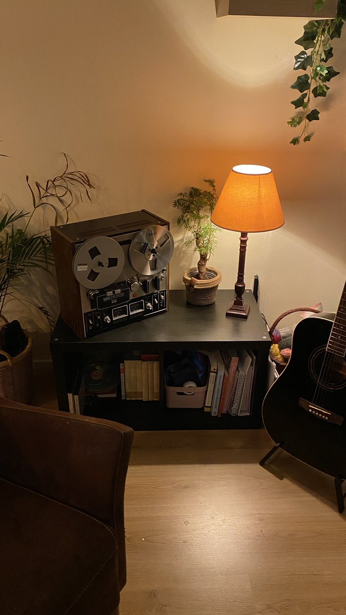 Vroeger was alles gewoon beter.. Ja, ook anders, maar zeker ook beter!

#vintage #reel2reel #bandrecorder