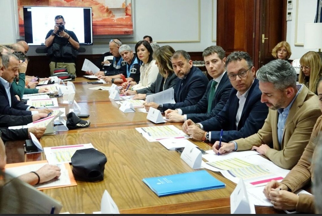 AsesGCTenerife's tweet photo. !Delegado de Canarias expulsa a Guardia Civil de la Feria del Carnaval! 

Tras coordinar en Junta Local d Seguridad y desplegarse la @guardiacivil según lo acordado en su demarcación, el @DgCanarias ordena que estos cometidos sean realizados por otros.

#Canarias
#Carnaval https://t.co/lFWfC8ateI