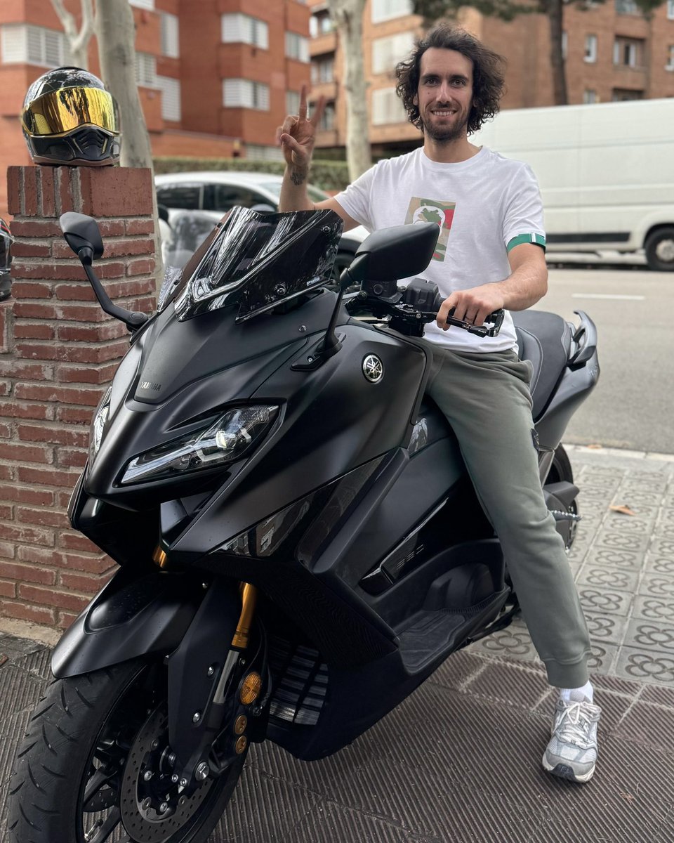 Rins42's tweet photo. Ready to go to Thailand ✊🏼🇹🇭 See you soon T-max, I’ll miss u 😝 #Yamaha #PuigHitechParts https://t.co/KaPGnmMYtD