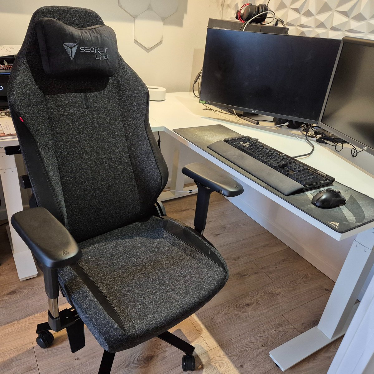 bdecx's tweet image. Upgrade complete. ✅. 
Same brand, new throne.
#secretlab