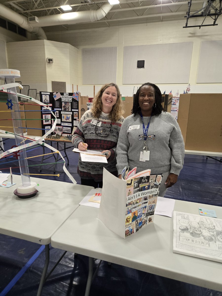 🌟 Full circle moment! Dr. Ringue was thrilled to see DSC School of Ed alum Amanda Talton while judging the VCS Social Studies Fair at Hinson MS! 🎉📚

Amanda is now a 4th-grade teacher at Palm Terrace, making a difference every day! 👏 #DSCSchoolOfEd #ProudAlumni #FutureTeachers