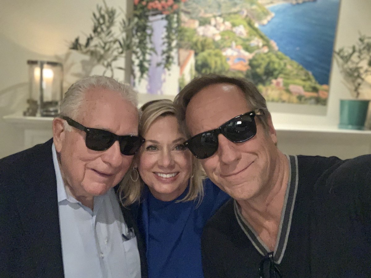 mikeroweworks's tweet image. Agent #9

A great man has died, who happened to be my friend. people.com/clint-hill-dea…

His name was Clint Hill, and if you knew of him, it’s probably because you’ve seen him on television. Clint was Agent #9—the now-famous Secret Service agent who chased down the convertible and…