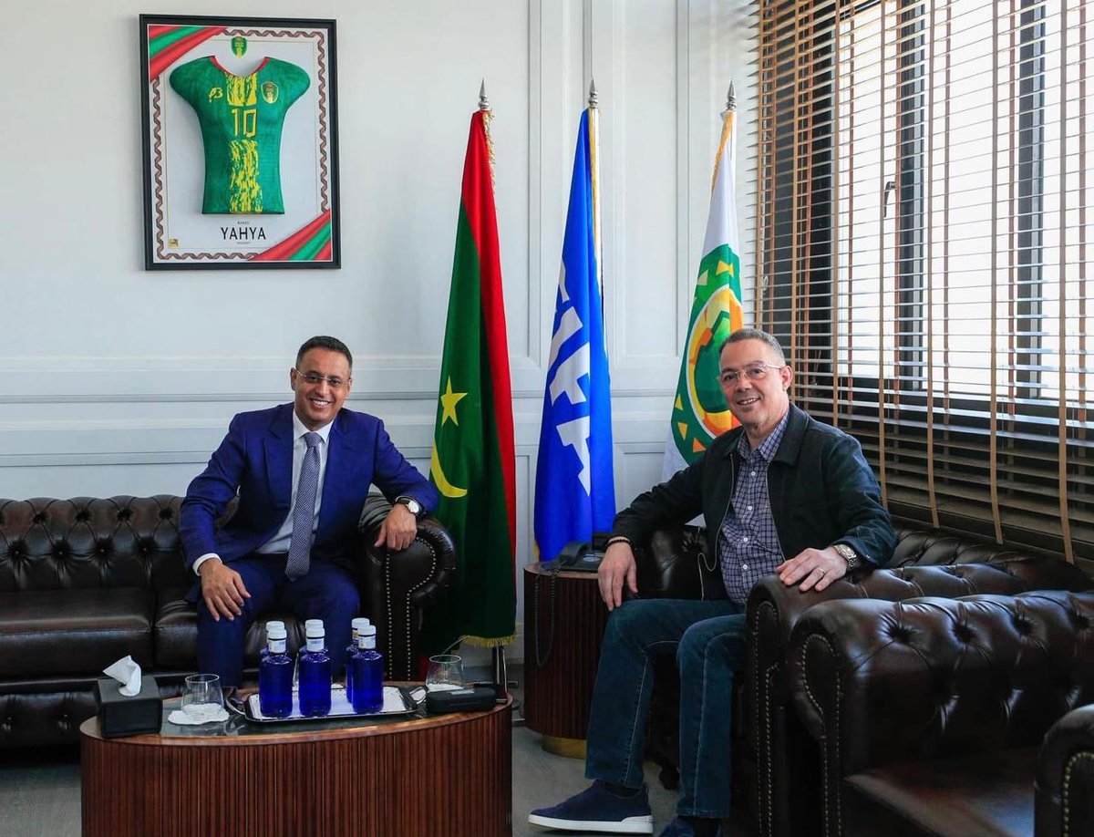 رئيس الجامعة الملكية المغربية لكرة القدم السيد فوزي لقجع أثناء استقباله من طرف رئيس الإتحادية الموريتانية السيد أحمد ولد يحي لحضور افتتاح أكاديمية الفيفا في العاصمة الموريتانية نواكشوط

The President of the Royal Moroccan Football Federation, Mr. Fouzi Lekjaa, during his