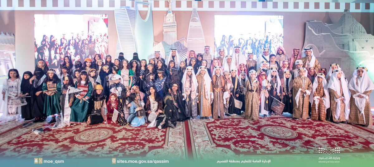 احتفاء |

مدير عام #تعليم_القصيم يشهد احتفاء الإدارة العامة بـ #يوم_التأسيس بصالة الأستاذ عبدالله العثيم بمقر بيت الطالب في #بريدة، بحضور عدد من مسؤولي ومنسوبي التعليم بالمنطقة، وأولياء أمور الطلاب والطالبات.
#يوم_بدينا_1727