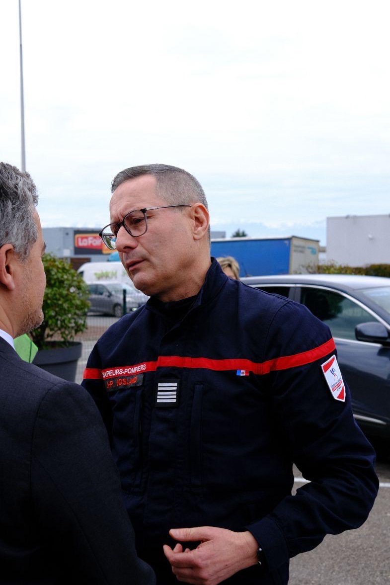 Jean-Paul Bosland (@boslandjp) on Twitter photo En Haute-Savoie, la visite de <a href="/GDarmanin/">Gérald DARMANIN</a> a permis une rencontre constructive pour renforcer la protection des <a href="/PompiersFR/">Pompiers de France</a>, professionnels comme volontaires, encore trop souvent agressés.
Ensemble, engageons-nous pour leur sécurité et ne lésinons pas sur les peines envers ceux qui En Haute-Savoie, la visite de <a href="/GDarmanin/">Gérald DARMANIN</a> a permis une rencontre constructive pour renforcer la protection des <a href="/PompiersFR/">Pompiers de France</a>, professionnels comme volontaires, encore trop souvent agressés.
Ensemble, engageons-nous pour leur sécurité et ne lésinons pas sur les peines envers ceux qui