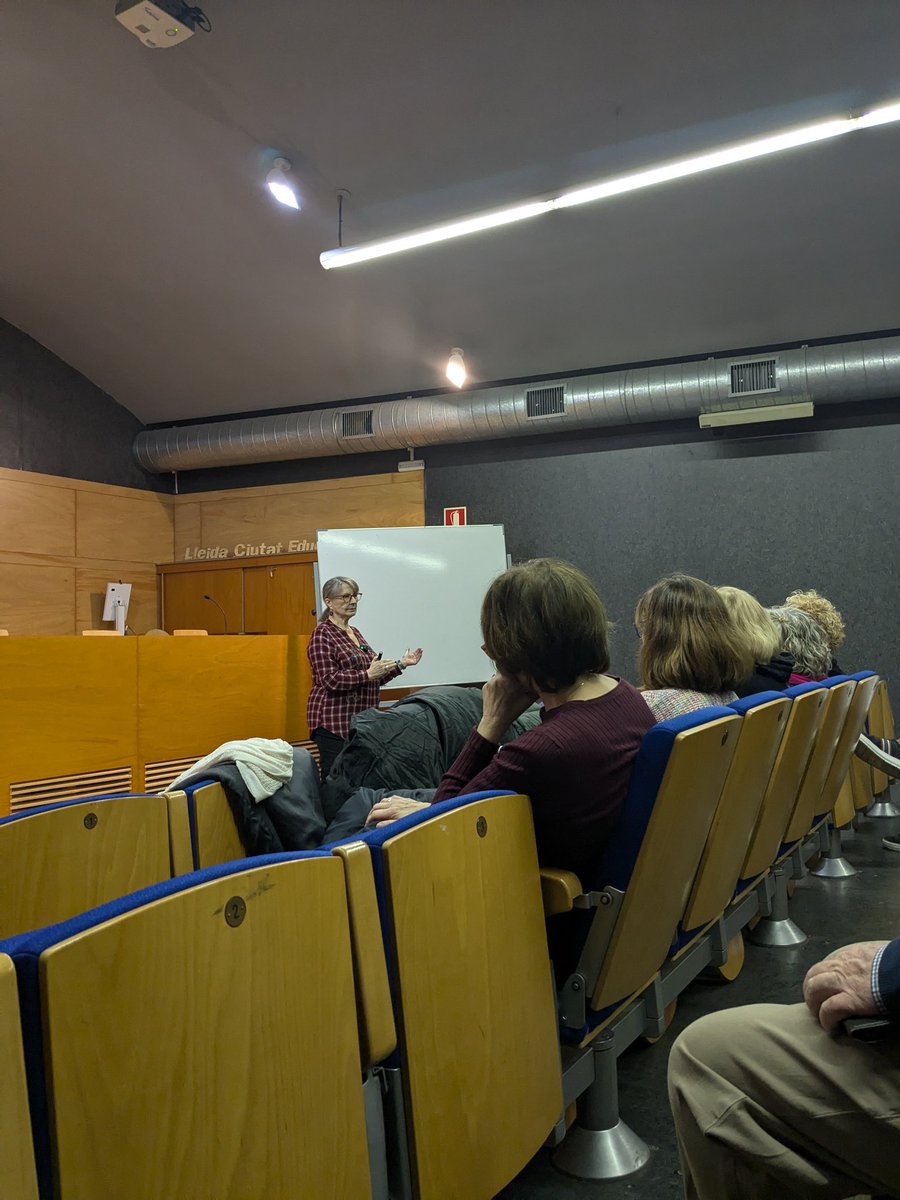 🗣️ Inici del Seminari "Desmuntant el Racisme: Recorregut històric i implicacions actuals”🌍
L’antropòloga Lola López ens va fer reflexionar amb conceptes com:  “Veiem als altres en funció dels nostres mites, que són els nostres ulls” 
@areadecooperaciolleida
Segona sessió: 14/03