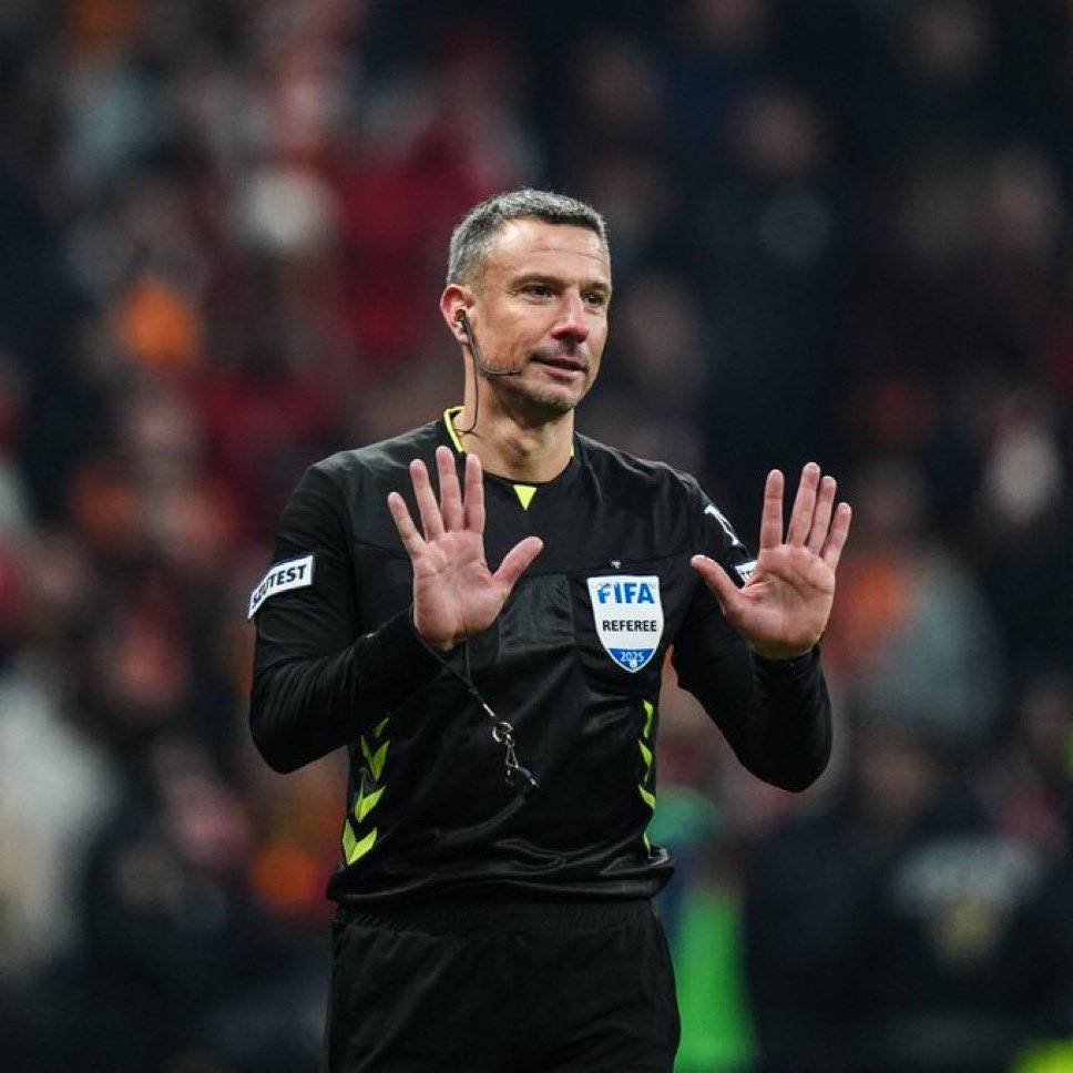 Slavko Vincic Türk hakemlerine derbi nasıl yönetilir dersi verdi. Kimsenin oyunu soğutmasına, kendini yere atıp faul almasına izin vermedi. Bu tek maçlık bir şey olarak kalmamalı bundan sonra ligdeki tüm maçları yabancı hakemler yönetmeli.