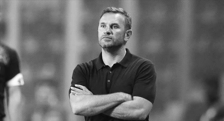 Galatasaray’ın bir taktiği yok,
Galatasaray’ın bir planı yok,
Galatasaray’ın çalışılmış bir duran topu yok,
Galatasaray’ın çalışılmış bir set oyunu yok,
Galatasaray’ın forma adaleti yok,

En önemlisi,
Galatasaray’ın bir hocası yok.