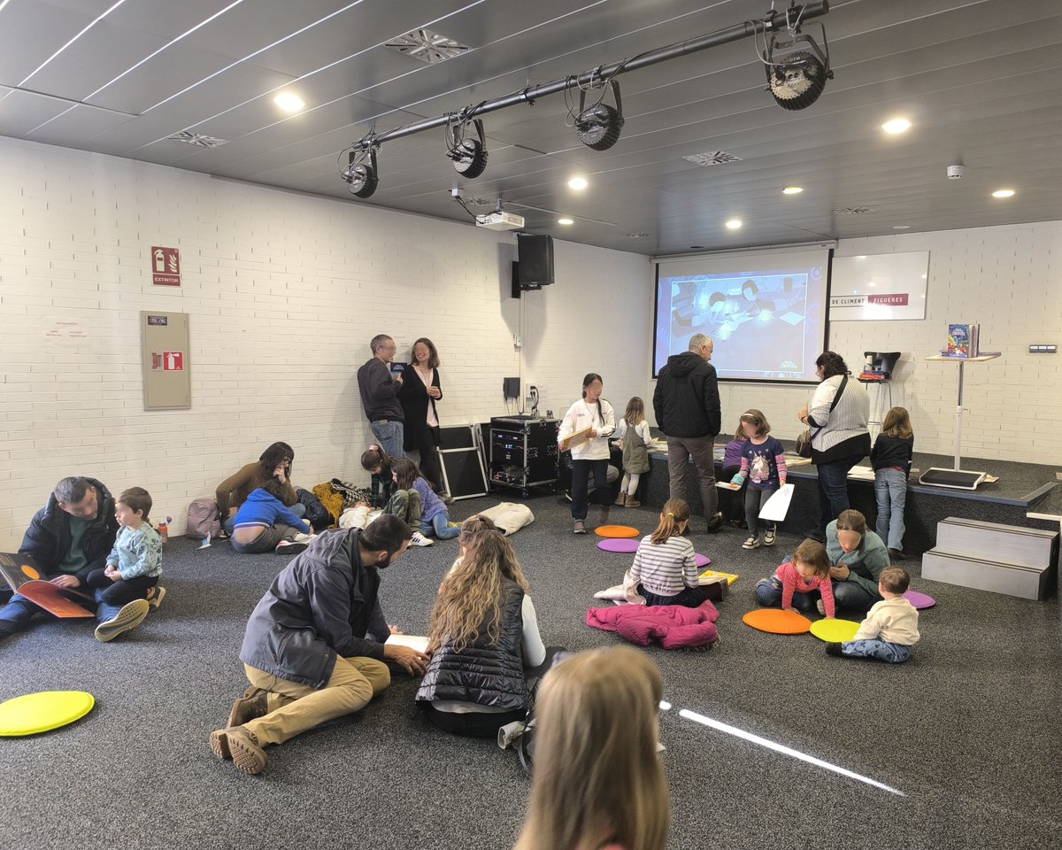 ENGINY-era (@enginy_era) on Twitter photo Activitat lúdica-educativa 3 en 1 a la Biblioteca de <a href="/ajfigueres/">Ajuntament de Figueres</a>
En el marc de la Setmana de la Nena i la Dona en la Ciència 👩🚀👩🔬👩💻👩🔧
✅Contacontes 📖 "La màgia de l'enginyera" amb <a href="/lelisenda_/">elisenda rosanas</a>
✅Conèixer a una enginyera del <a href="/EICGirona/">Enginyers Industrials Girona</a>
✅Activitat de racó de lectura STEAM 📚 Activitat lúdica-educativa 3 en 1 a la Biblioteca de <a href="/ajfigueres/">Ajuntament de Figueres</a>
En el marc de la Setmana de la Nena i la Dona en la Ciència 👩🚀👩🔬👩💻👩🔧
✅Contacontes 📖 "La màgia de l'enginyera" amb <a href="/lelisenda_/">elisenda rosanas</a>
✅Conèixer a una enginyera del <a href="/EICGirona/">Enginyers Industrials Girona</a>
✅Activitat de racó de lectura STEAM 📚