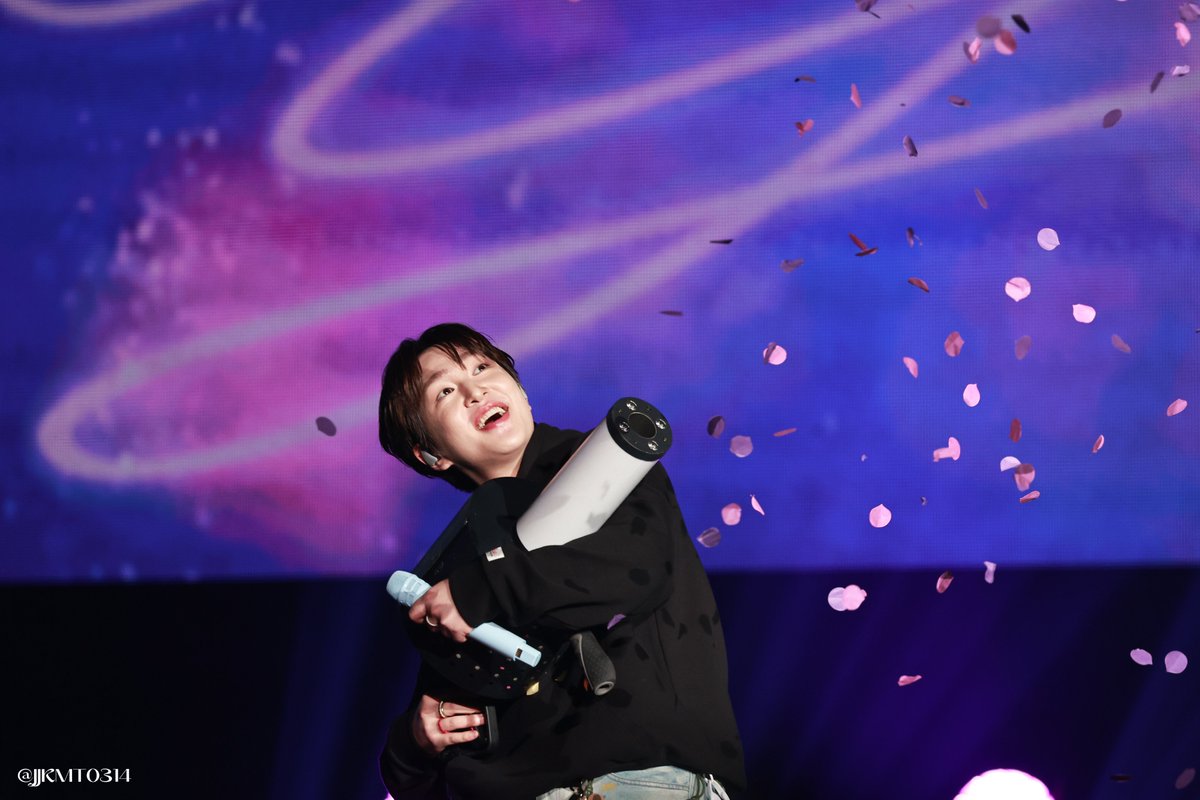 jjkmt0314's tweet image. 250222 [ONEW THE LIVE : CONNECTION] IN SEOUL ✨DAY2 

왜 이렇게 귀여워ㅠㅠㅠㅠㅠㅠ📷

#온유 #ONEW #オンユ #オニュ #온유더라이브 #ONEWTHELIVE #ONEW_THE_LIVE_CONNECTION