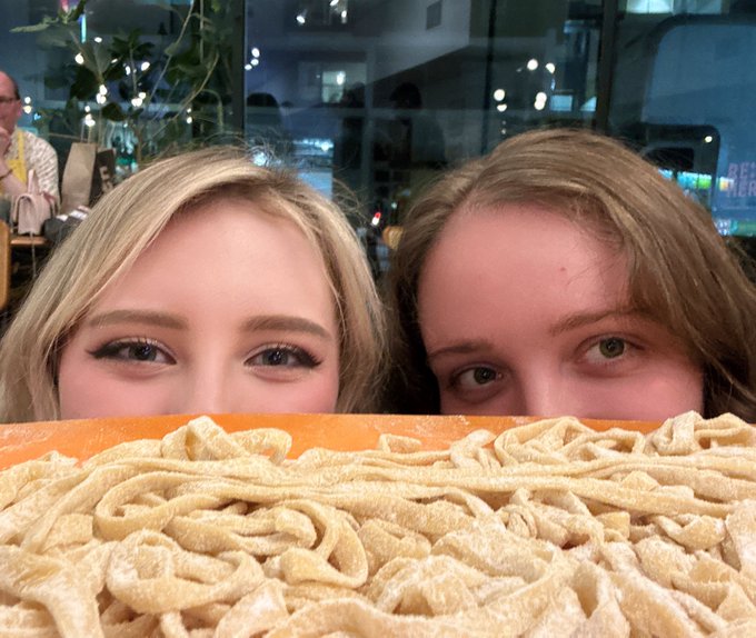 Watch Melody's leaked NSFW photo on TwXstars