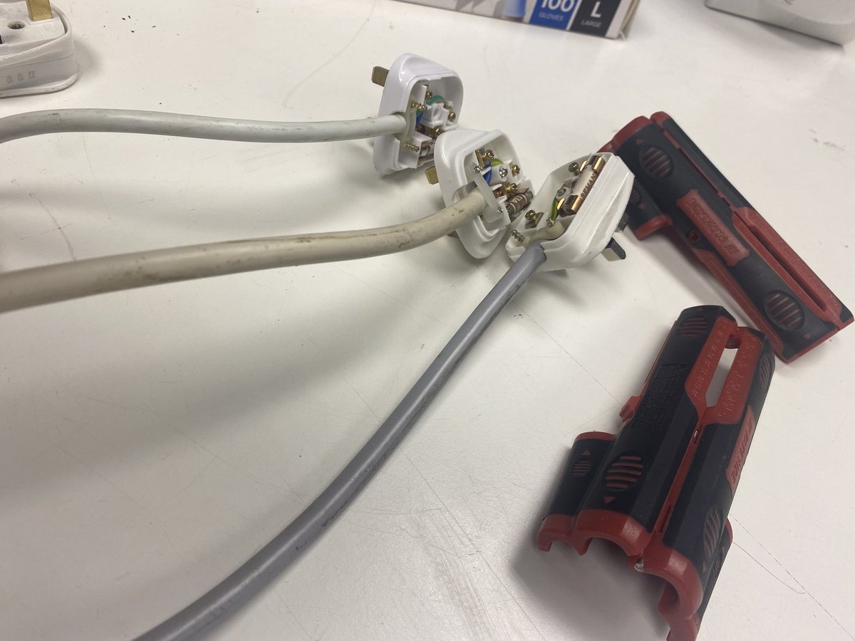 GovanProject's tweet image. A variety of maintenance skills covered in our free youth employability workshops every Wednesday 🙌🏻

Repairing and reusing machinery is what we do best! 

#govanapplianceproject