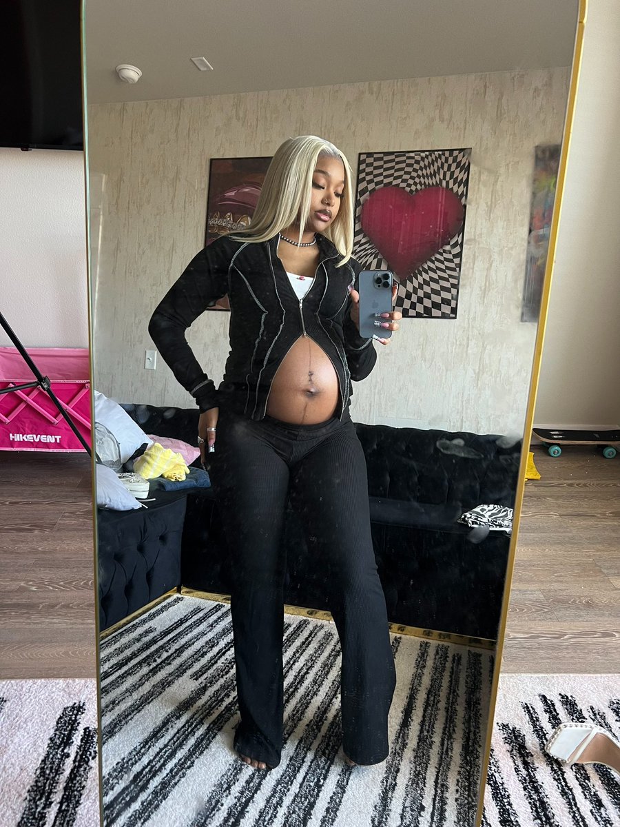 everything cuter w the bump 💗🎀