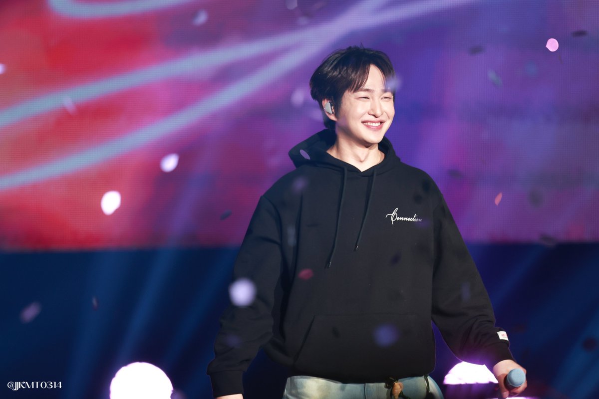 jjkmt0314's tweet image. 250222 [ONEW THE LIVE : CONNECTION] IN SEOUL ✨DAY2

그 소년이 나에게로 걸어왔다.
아마 봄이 오는 건가 봐... 

#온유 #ONEW #オンユ #オニュ #온유더라이브 #ONEWTHELIVE #ONEW_THE_LIVE_CONNECTION