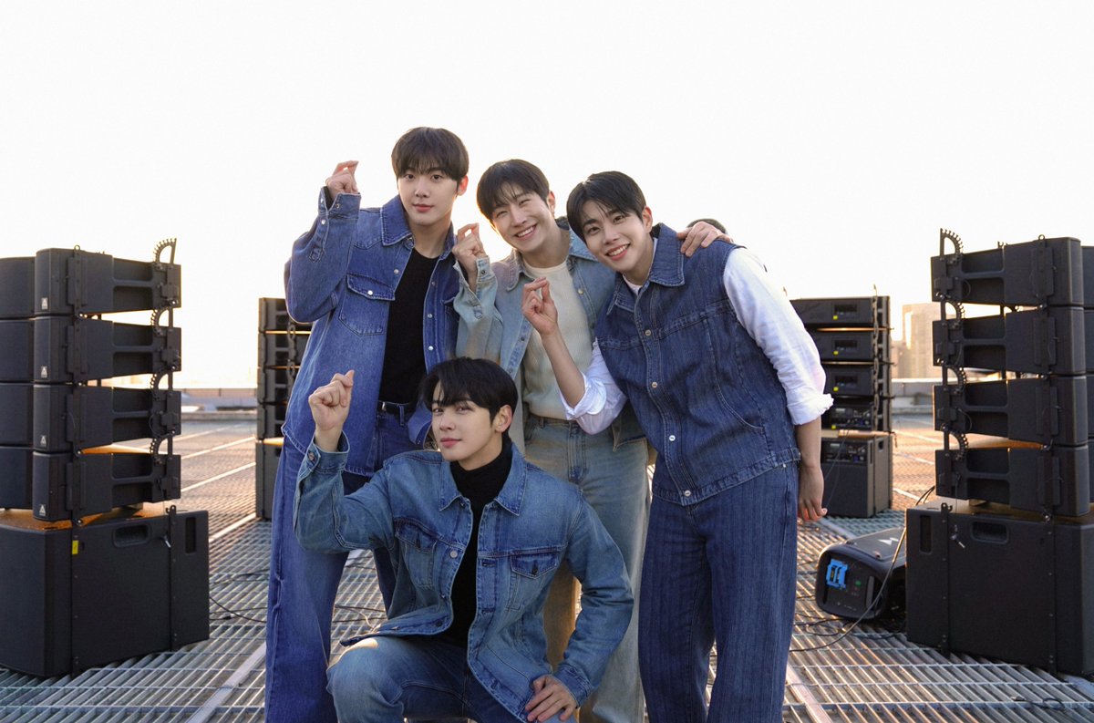 slist2015's tweet photo. 아스트로, 9주년 ‘Twilight’·’Circles’ 라이브 선물…아이튠즈 18개 지역 차트인

#아스트로 #ASTRO #아스트로데뷔9주년 
#Twilight #아스트로_Twilight 
@offclASTRO
#아로하  🩷
#트와일라잇 #아스트로_트와일라잇 
#아스트로_9YearsShiningTogether  
⬇관련기사⬇
https://t.co/st4wYE2xrU https://t.co/69MK3EmVen