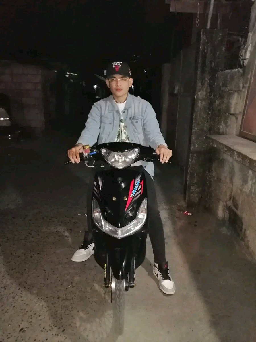 stevehalfbaked's tweet photo. Hi available po ako ngayon pm kalang please dick pic sa mag reetweet https://t.co/AWcIeagEaU