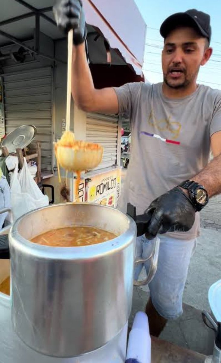 Panelaço flopa! Motivo: hoje as panelas dos brasileiros estão cheias...