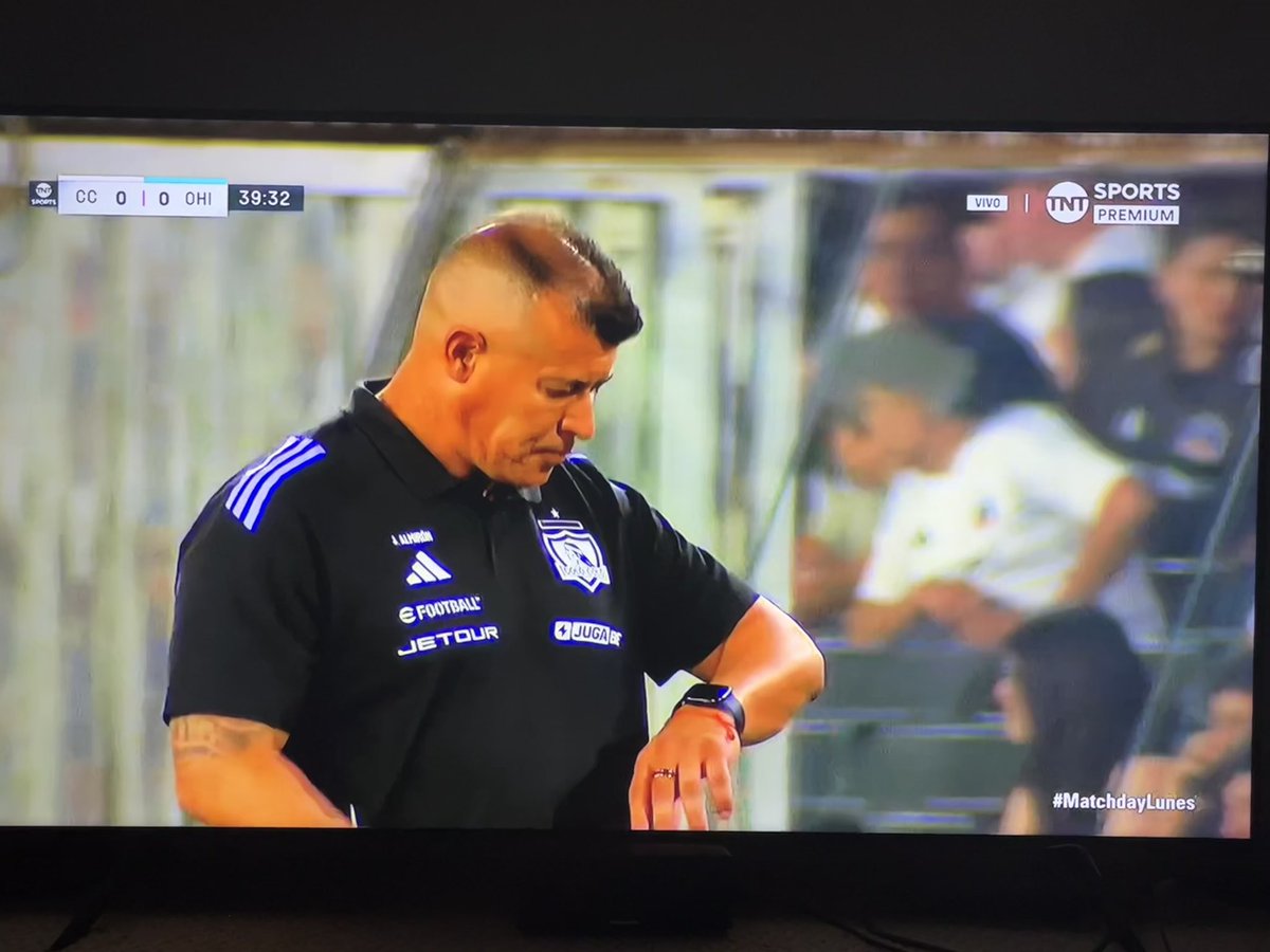 Errores y más errores en la defensa.
Estoy seguro que Almirón llegó con más pelo al estadio.
#MatchdayLunes #VamosColoColo #ColoColo #VamosCacique