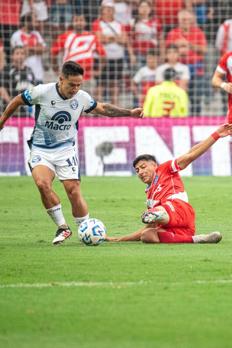 Otro puntazo del CSIR, que digirió el golpe de Tigre y le sacó un empate al encumbrado AJ. El Azul mantuvo su solidez defensiva, que se mantiene juegue quien juegue, y si se animaba un poco más por ahí lo ganaba. Studer figura, levantó Villa, empieza a funcionar el recambio. Y va